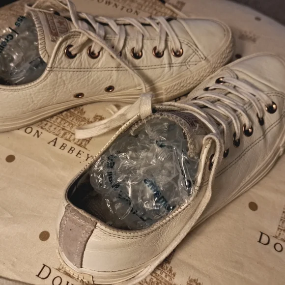 Converse Chuck Taylor's. White with Gold Tone Hardware. w 9 1\2 m 7 1\2 - Picture 15 of 16